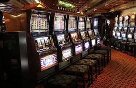 Meja French Roulette dengan layout unik dan dealer profesional svp toto